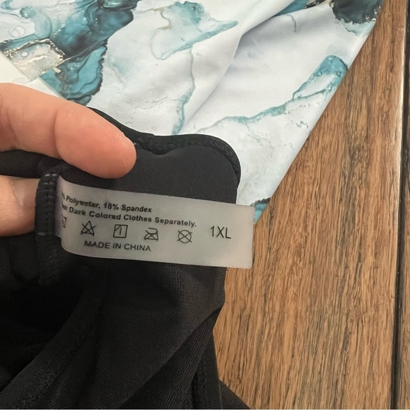 Two Piece Swimsuit Tankini Size 1X 1XL Marble Print White Green Gold - Picture 13 of 14